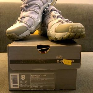 New Women’s Nike Air Zoom Seismic B Silver